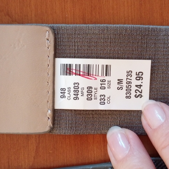 New York & Company Women's (Elasticized )Belt, Size: S/M,Gray NWT,Silver buckle - Picture 5 of 6